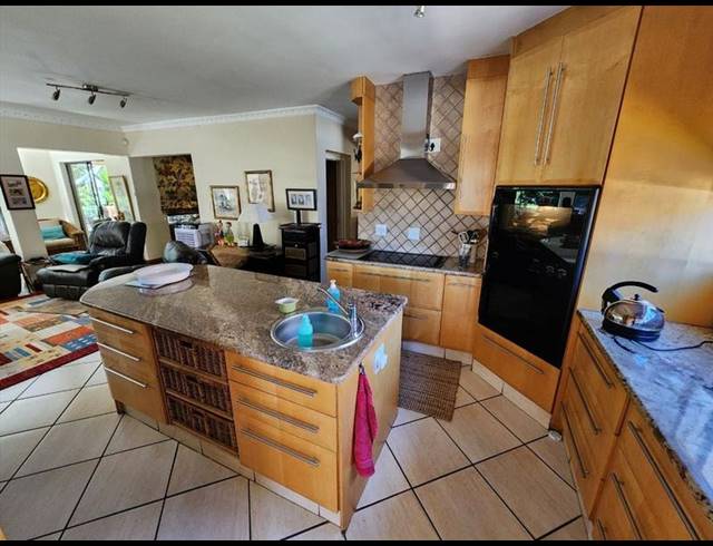 4 BEDROOM HOUSE FOR SALE IN VAN RIEBEECK PARK